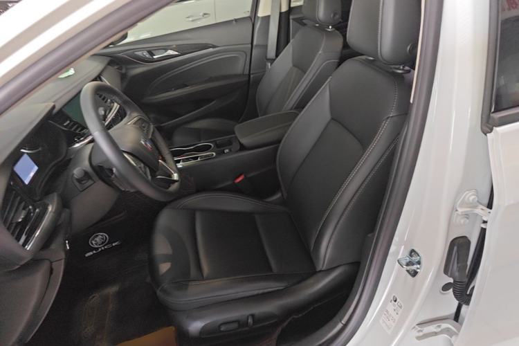 Used Buick Regal 2024 25T Deluxe Edition Left Front Seat