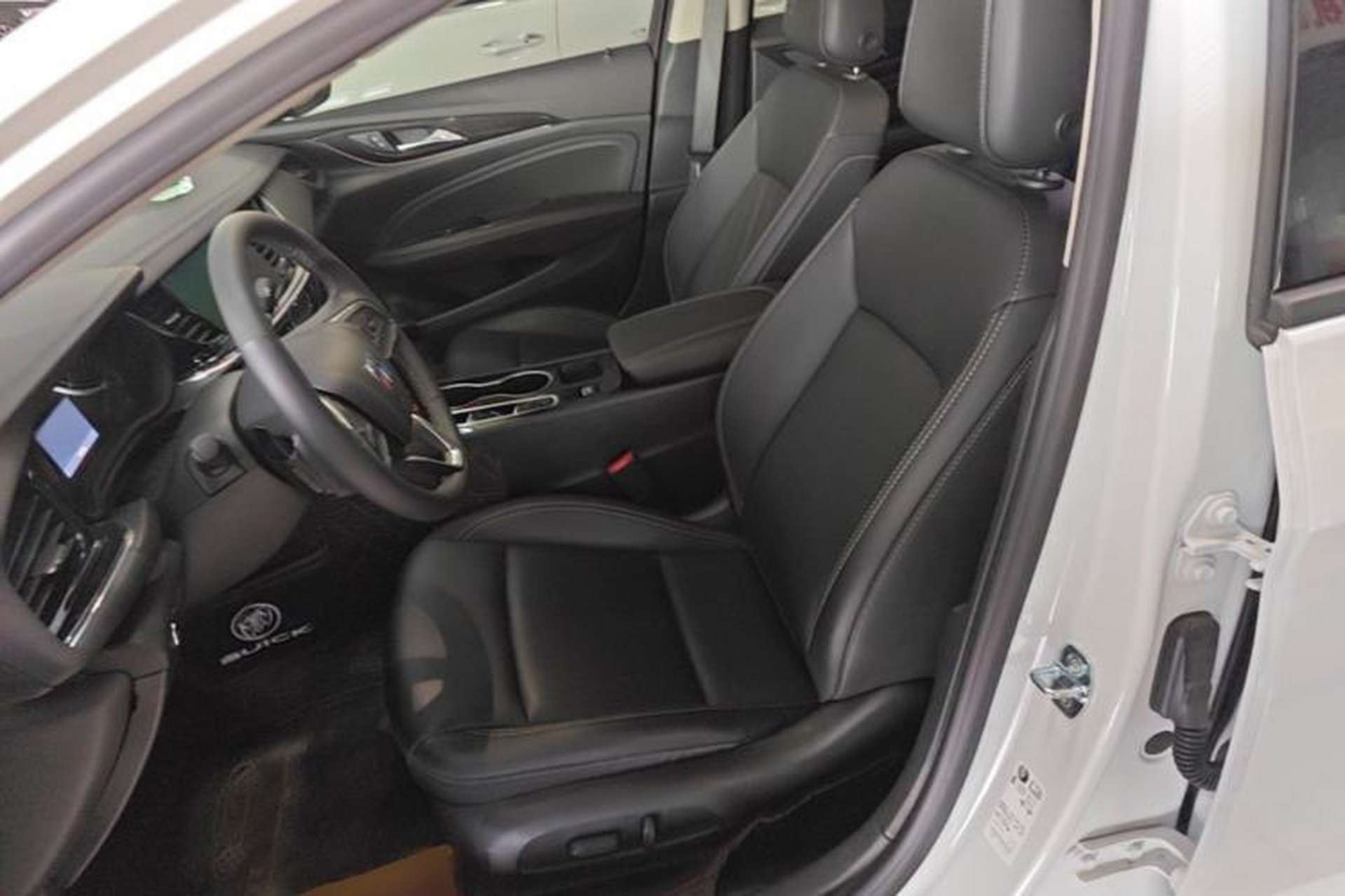 Used Buick Regal 2024 25T Deluxe Edition Left Front Seat