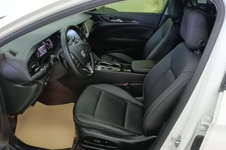 Used Buick Regal 2024 25T Deluxe Edition Left Front Seat
