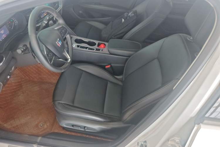 Used Buick Regal 2024 25T Deluxe Edition Left Front Seat