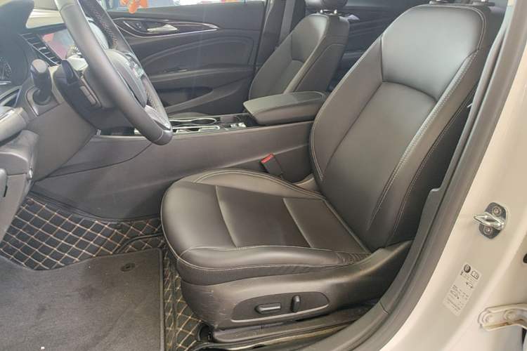 Used Buick Regal 2024 25T Deluxe Edition Left Front Seat