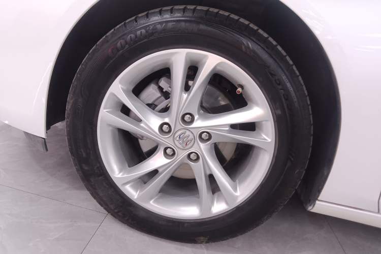 Used Buick Regal 2024 25T Deluxe Edition Left Front Wheel Hub