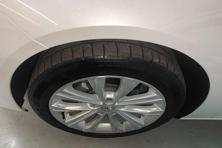 Used Buick Regal 2024 28T Luxury Edition Left Front Wheel Hub