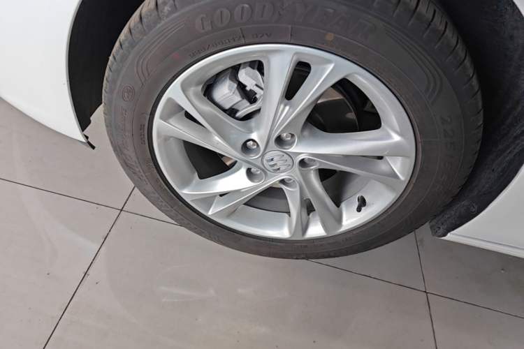 Used Buick Regal 2024 25T Deluxe Edition Left Front Wheel Hub