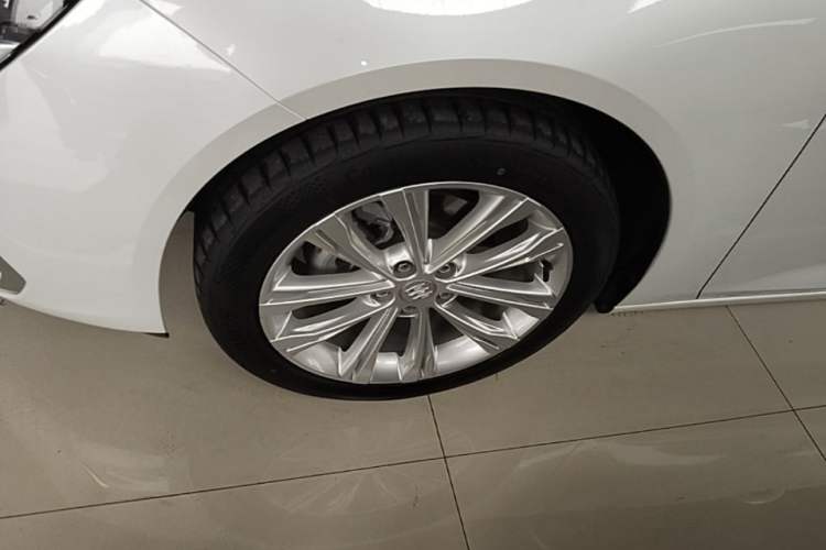 Used Buick Regal 2024 28T Luxury Edition Left Front Wheel Hub
