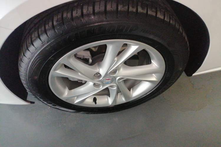 Used Buick Regal 2024 25T Deluxe Edition Left Front Wheel Hub