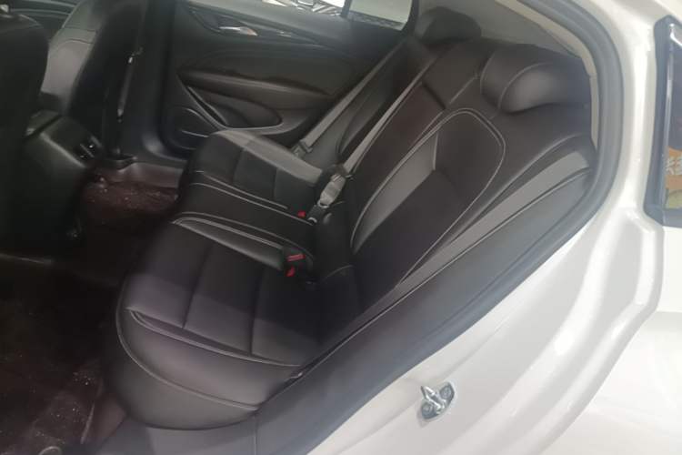 Used Buick Regal 2024 25T Deluxe Edition Left Rear Seat