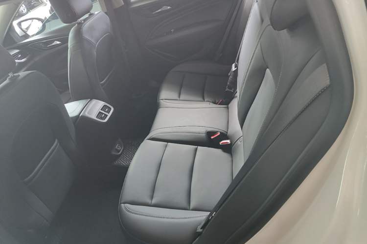Used Buick Regal 2024 25T Deluxe Edition Left Rear Seat