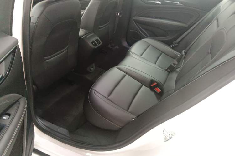 Used Buick Regal 2024 25T Deluxe Edition Left Rear Seat