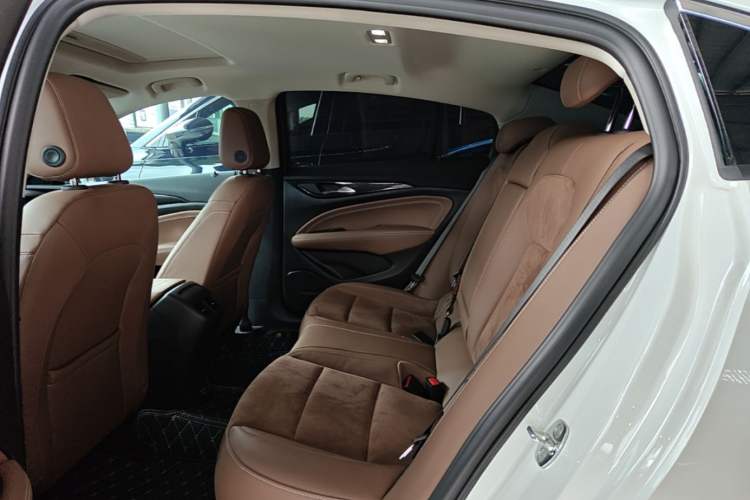 Used Buick Regal 2024 28T Luxury Edition Left Rear Seat