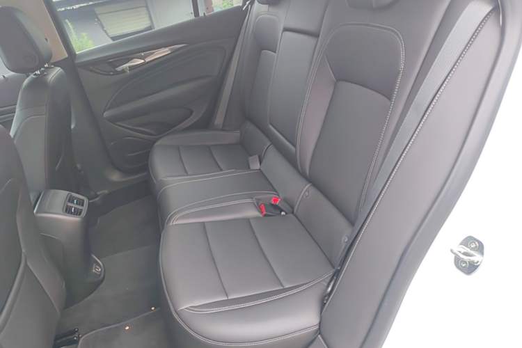 Used Buick Regal 2024 Revised 25T Ultra-Comfort Edition Left Rear Seat