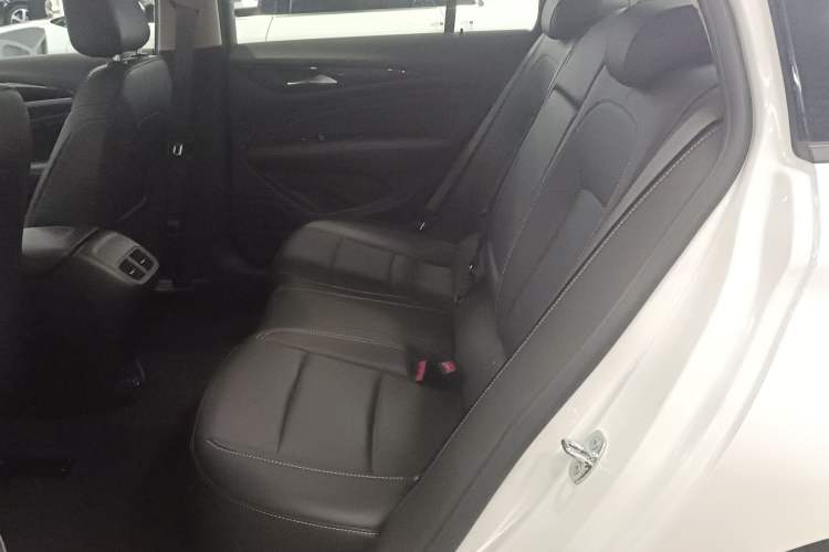 Used Buick Regal 2024 25T Deluxe Edition Left Rear Seat