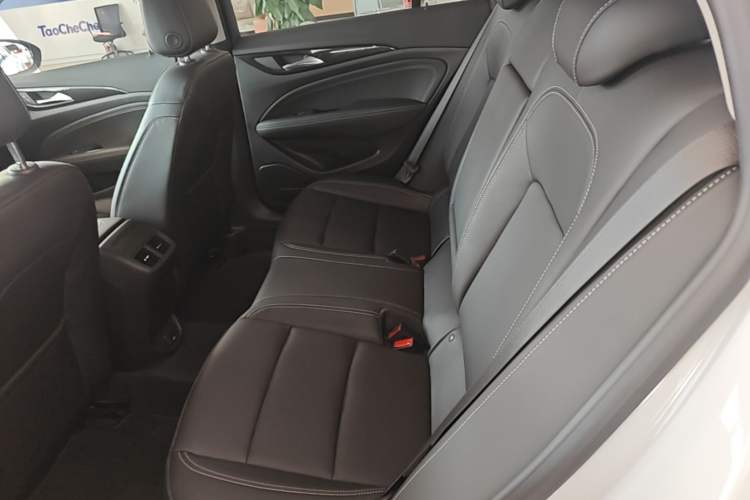 Used Buick Regal 2024 Revised 25T Ultra-Comfort Edition Left Rear Seat