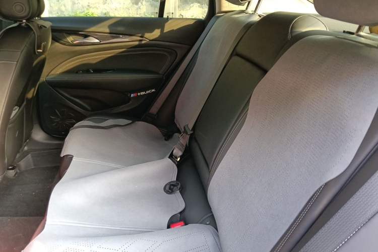Used Buick Regal 2024 25T Deluxe Edition Left Rear Seat