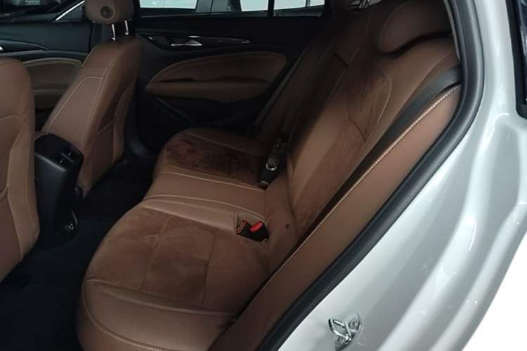 Used Buick Regal 2024 28T Luxury Edition Left Rear Seat