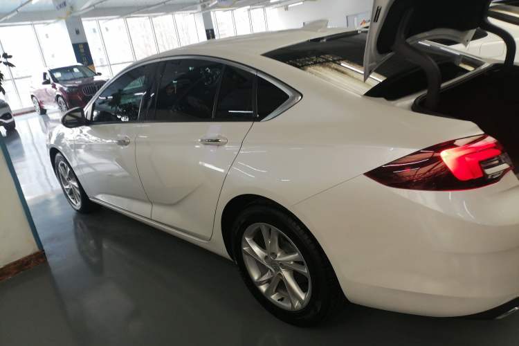 Used Buick Regal 2024 25T Deluxe Edition Left Side