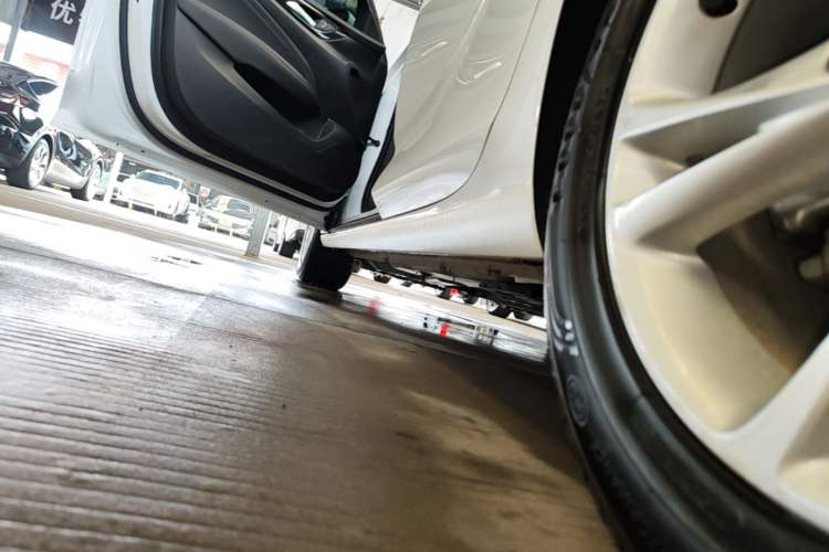 Used Buick Regal 2024 25T Deluxe Edition Left Side Sill