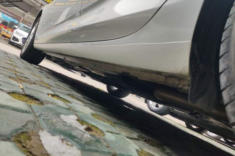 Used Buick Regal 2024 25T Deluxe Edition Left Side Sill