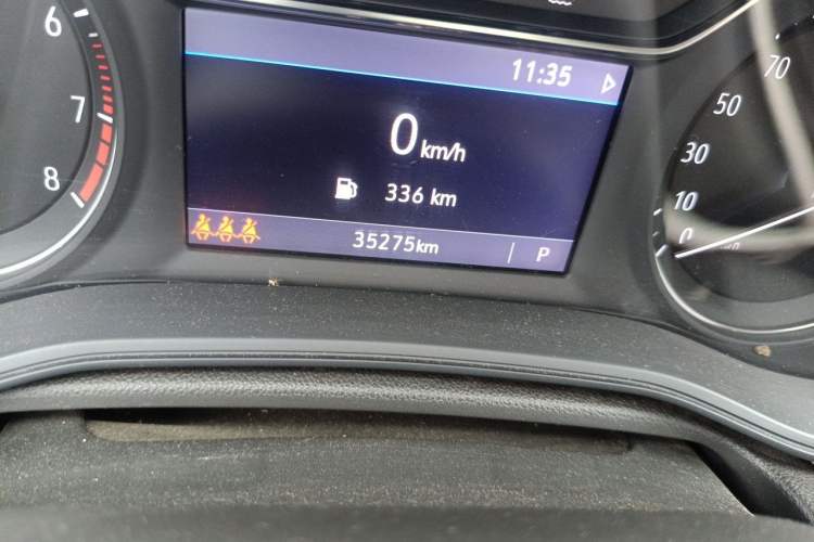 Used Buick Regal 2024 25T Deluxe Edition Odometer Close Up