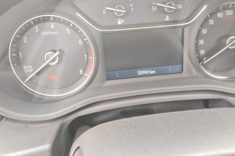 Used Buick Regal 2024 25T Deluxe Edition Odometer Close Up