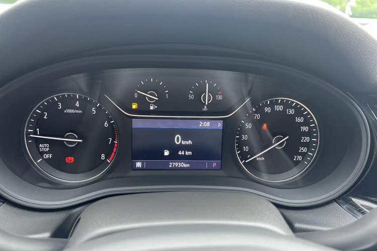 Used Buick Regal 2024 25T Deluxe Edition Odometer Close Up