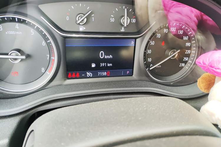 Used Buick Regal 2024 25T Deluxe Edition Odometer Close Up