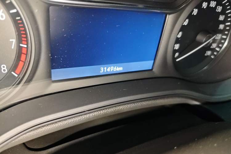 Used Buick Regal 2024 25T Deluxe Edition Odometer Close Up