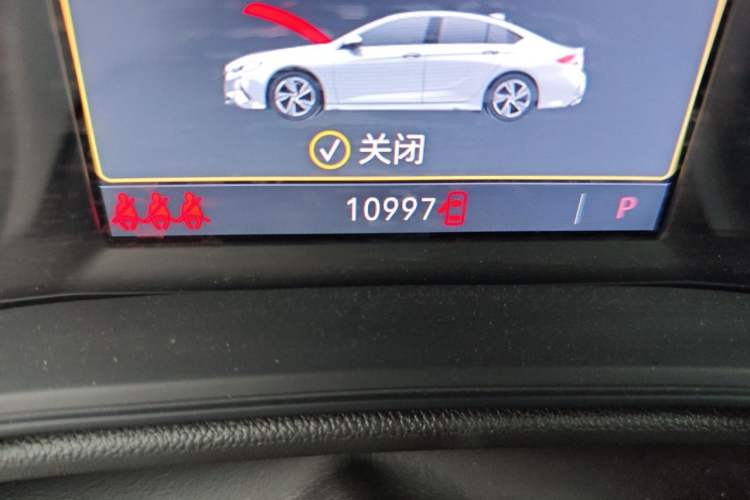 Used Buick Regal 2024 25T Deluxe Edition Odometer Close Up