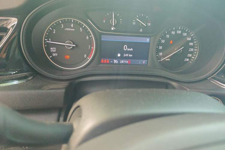 Used Buick Regal 2024 25T Deluxe Edition Odometer Close Up