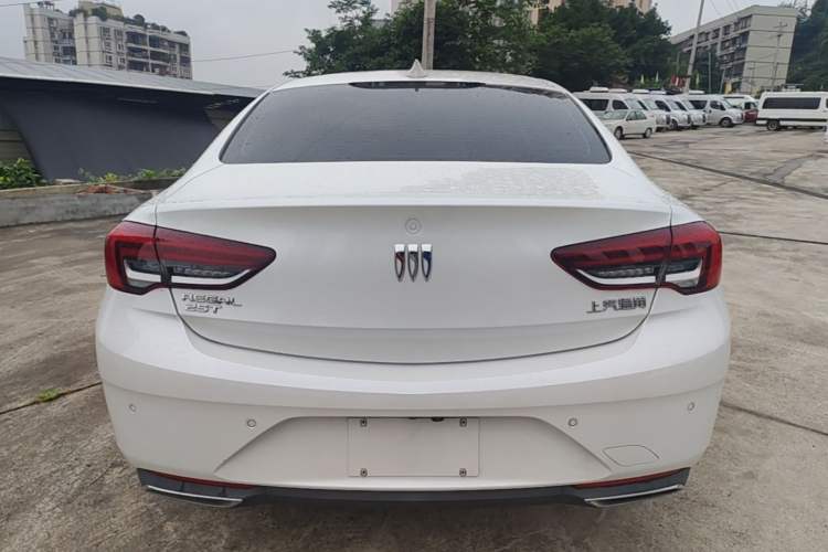 Used Buick Regal 2024 25T Deluxe Edition Rear