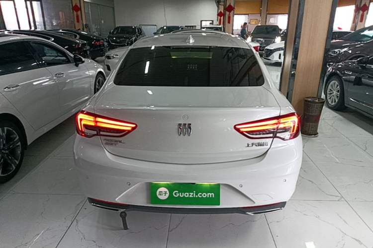 Used Buick Regal 2024 25T Deluxe Edition Rear