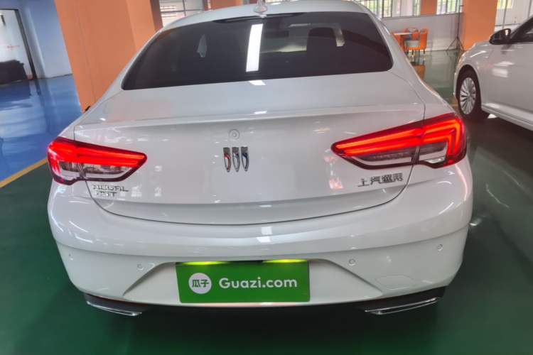 Used Buick Regal 2024 25T Deluxe Edition Rear