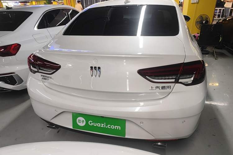 Used Buick Regal 2024 28T Luxury Edition Rear