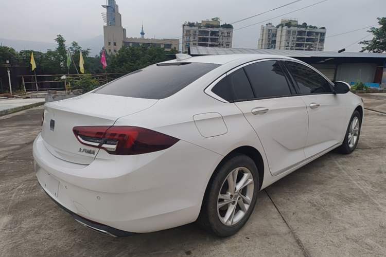 Used Buick Regal 2024 25T Deluxe Edition Rear Right 45 Deg