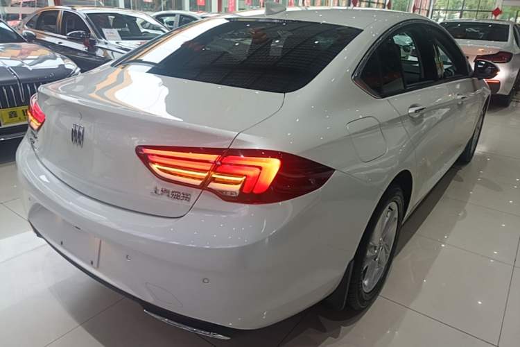 Used Buick Regal 2024 25T Deluxe Edition Rear Right 45 Deg