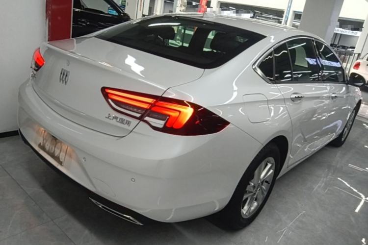 Used Buick Regal 2024 25T Deluxe Edition Rear Right 45 Deg