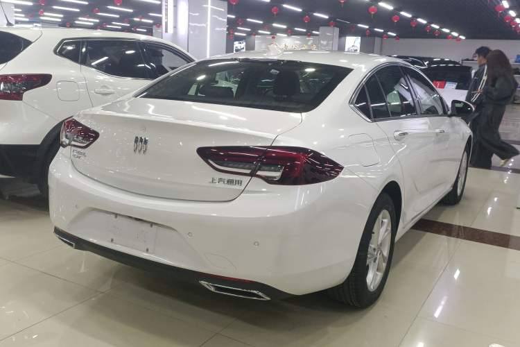 Used Buick Regal 2024 25T Deluxe Edition Rear Right 45 Deg