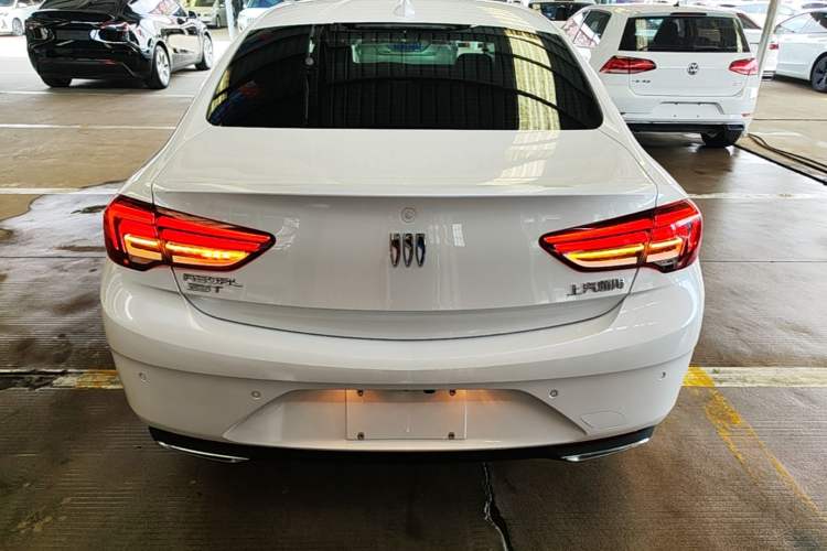 Used Buick Regal 2024 25T Deluxe Edition Rear