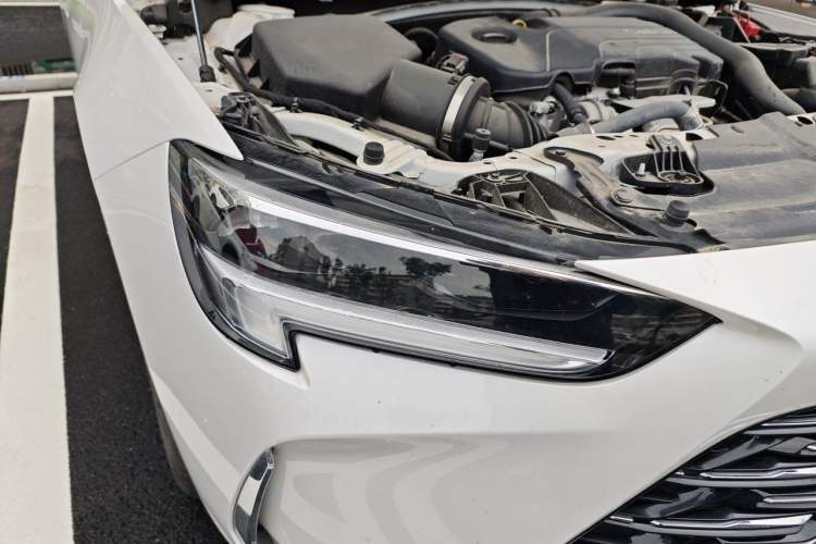 Used Buick Regal 2024 25T Deluxe Edition Right Front Headlight