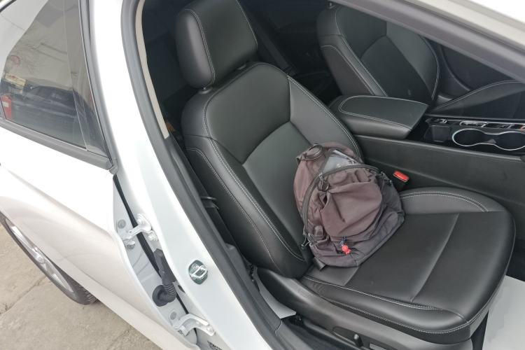 Used Buick Regal 2024 25T Deluxe Edition Right Front Seat
