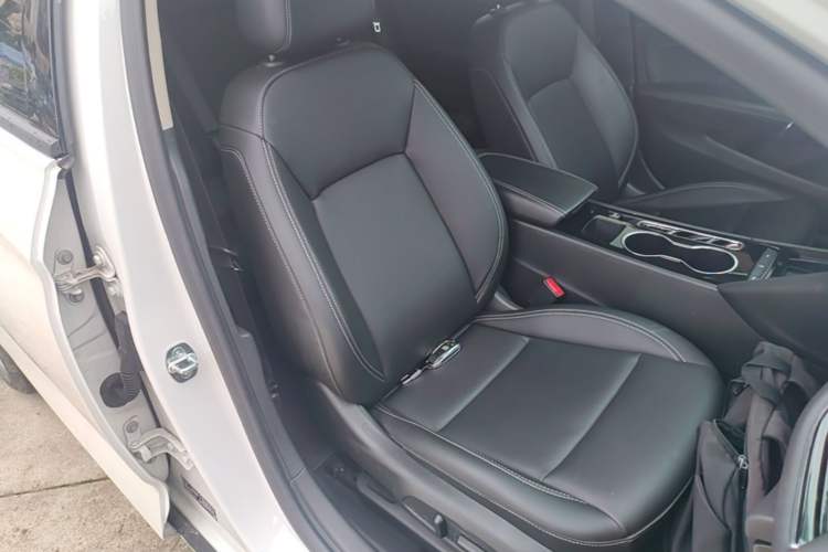 Used Buick Regal 2024 25T Deluxe Edition Right Front Seat