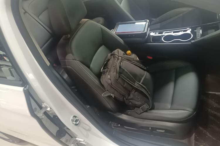 Used Buick Regal 2024 25T Deluxe Edition Right Front Seat