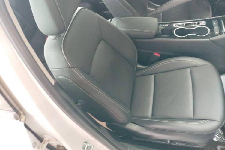 Used Buick Regal 2024 25T Deluxe Edition Right Front Seat