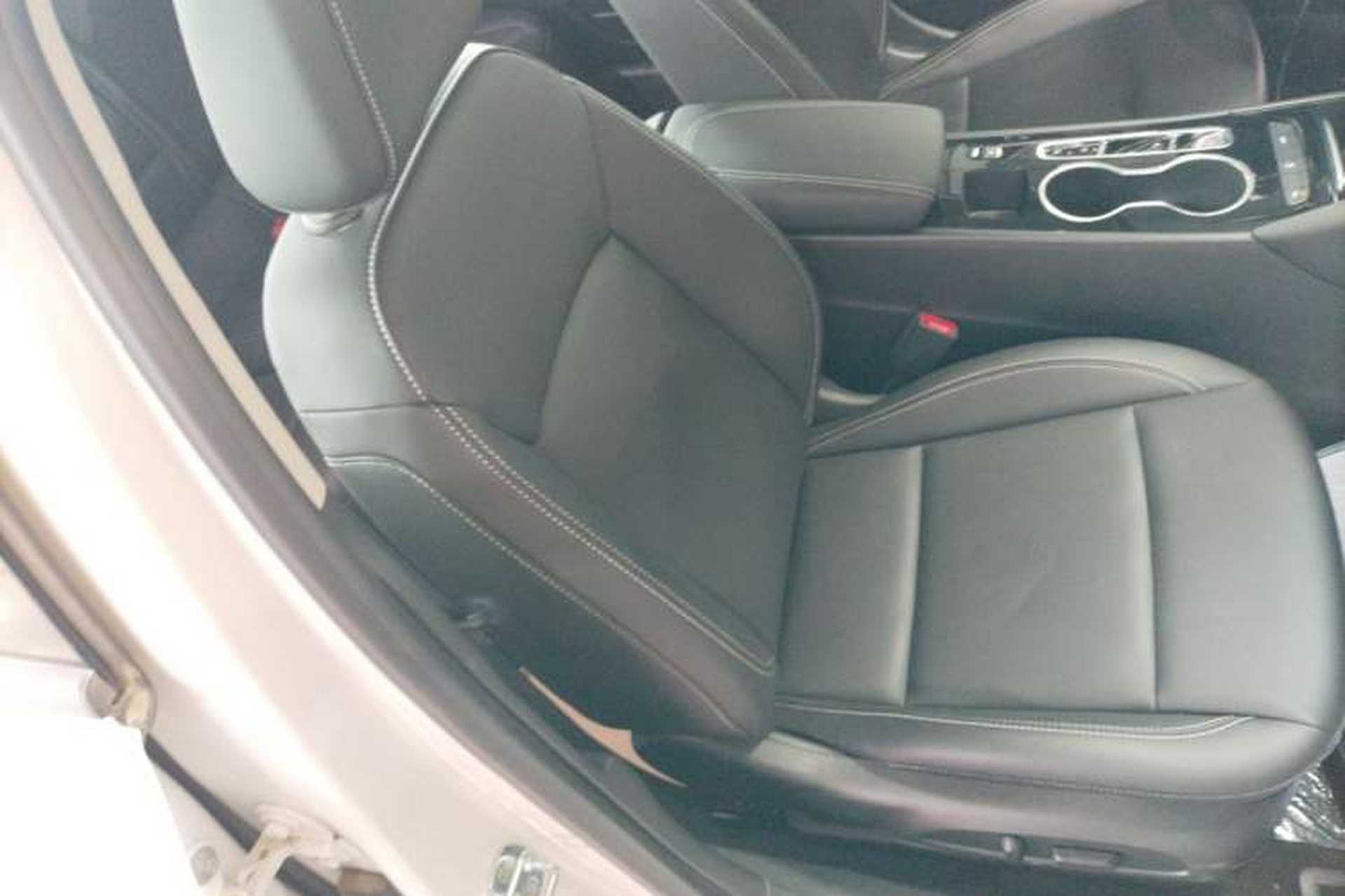 Used Buick Regal 2024 25T Deluxe Edition Right Front Seat