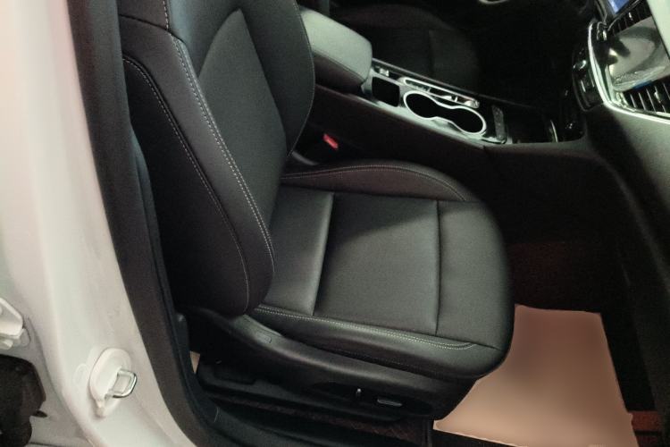 Used Buick Regal 2024 25T Deluxe Edition Right Front Seat