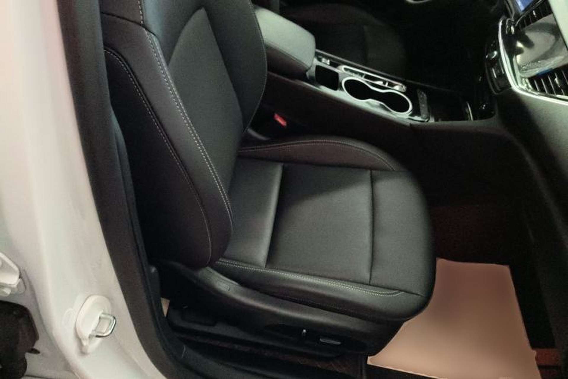 Used Buick Regal 2024 25T Deluxe Edition Right Front Seat