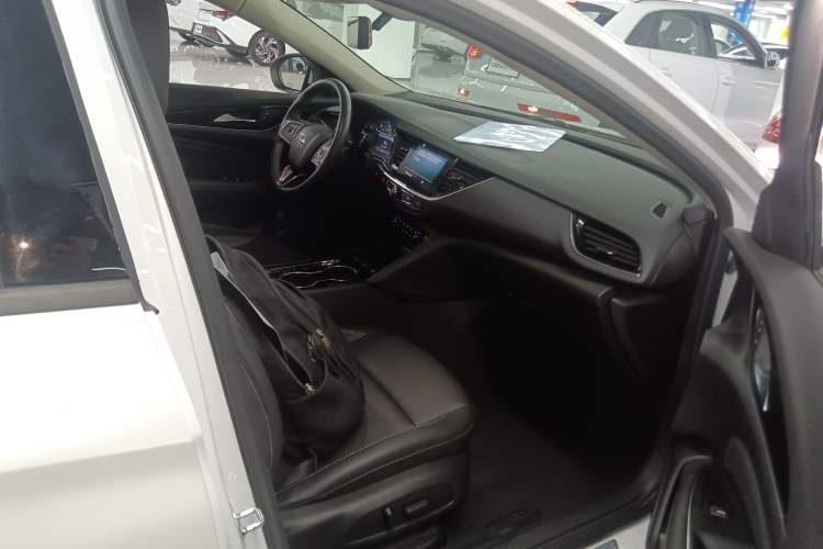 Used Buick Regal 2024 25T Deluxe Edition Right Front Seat