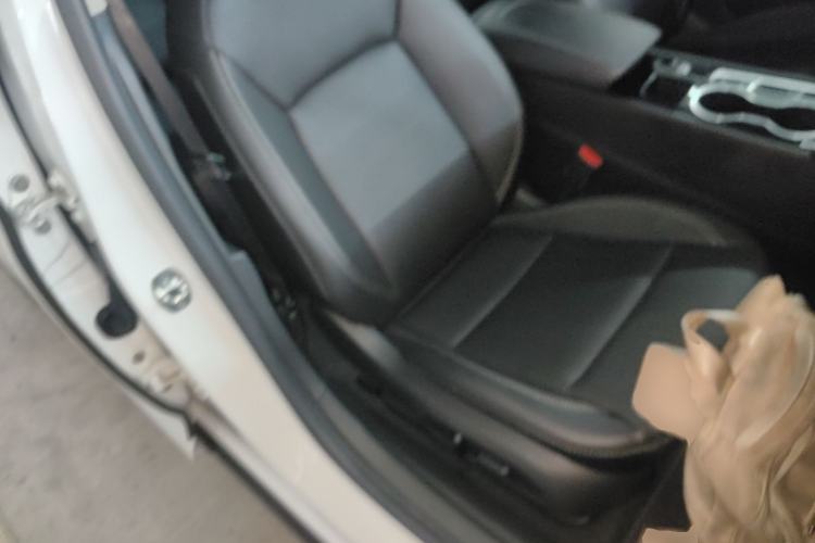 Used Buick Regal 2024 25T Deluxe Edition Right Front Seat
