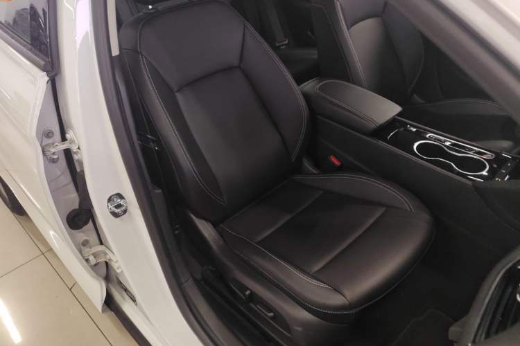 Used Buick Regal 2024 25T Deluxe Edition Right Front Seat