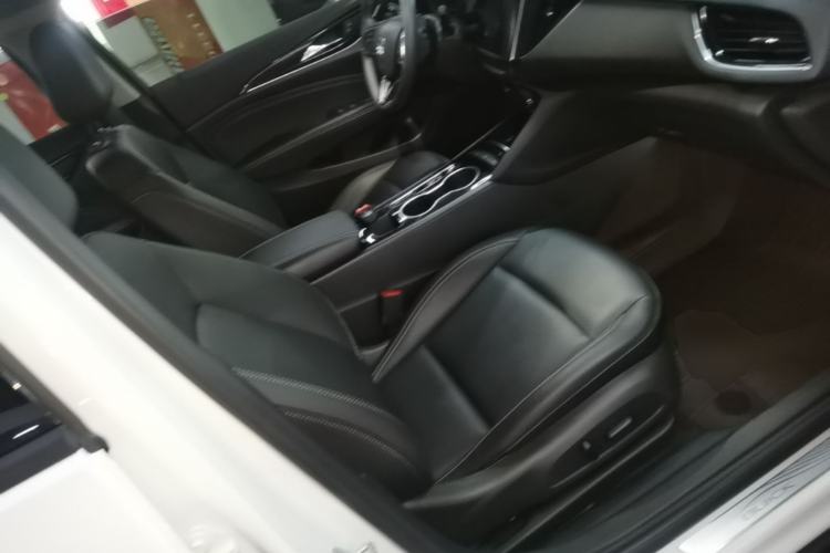 Used Buick Regal 2024 25T Deluxe Edition Right Front Seat